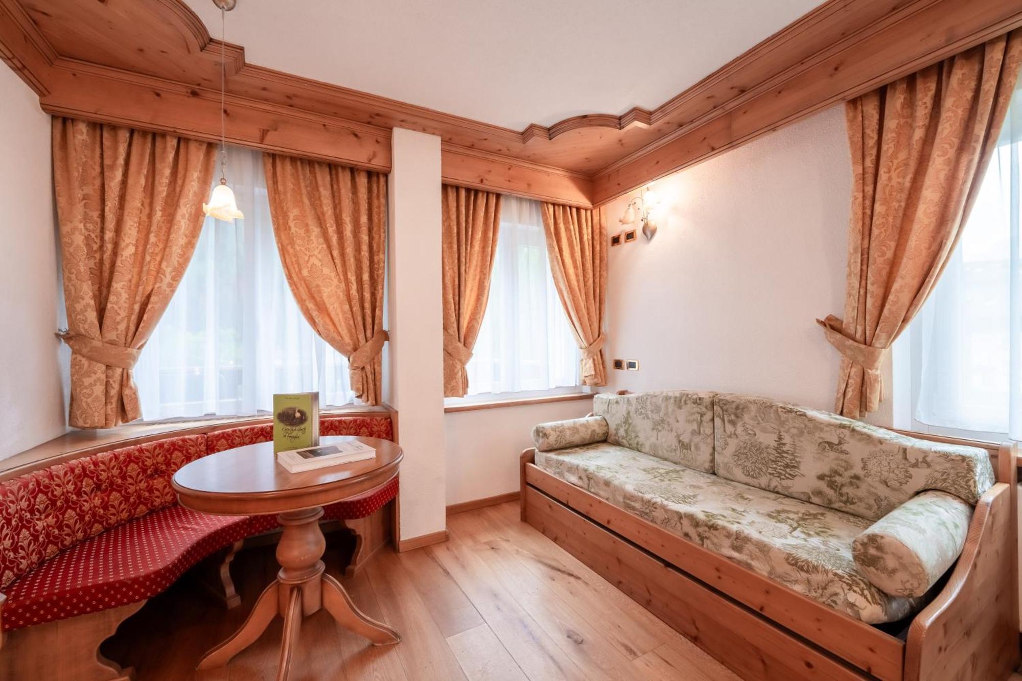 Hotel Grohmann Campitello di Fassa Exteriör bild